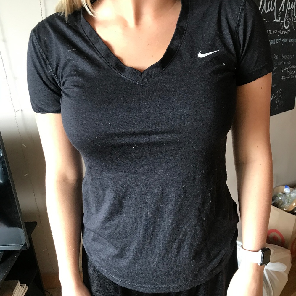 NIKE V NECK